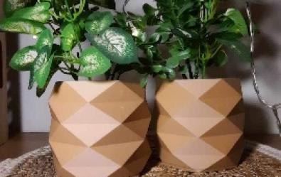 Pots de fleurs modernes réalisables sur mesure et en différentes couleurs