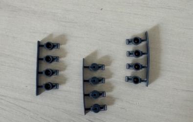 Réalisation de lanternes miniatures en résine.
