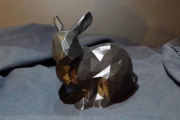 Lapin LowPoly : une création unique pour sublimer votre décoration.