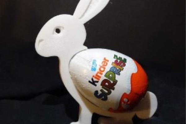 Surprenez vos enfants avec notre lapin porteur d'œufs Kinder Surprise.