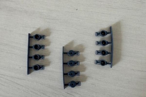 Réalisation de lanternes miniatures en résine.