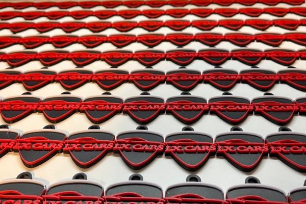 Création de porte-clés pour un garage de voitures d’occasion. 