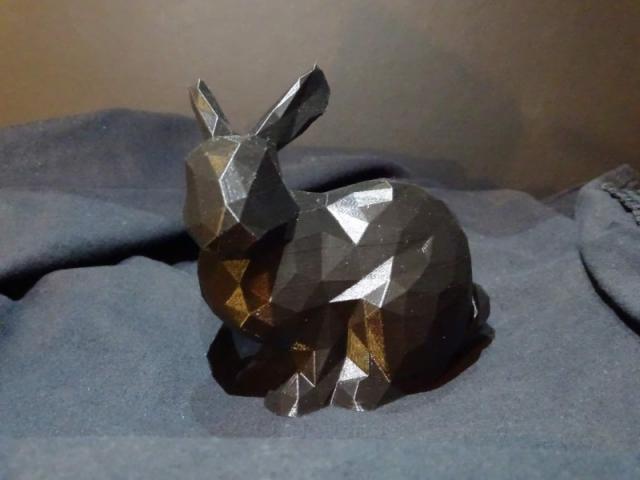 Lapin LowPoly : une création unique pour sublimer votre décoration.