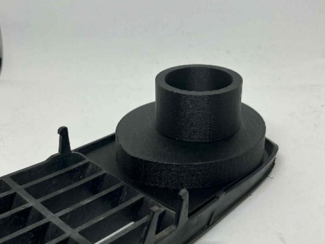 Reproduction sur mesure de pièces endommagées pour une Audi S3.
